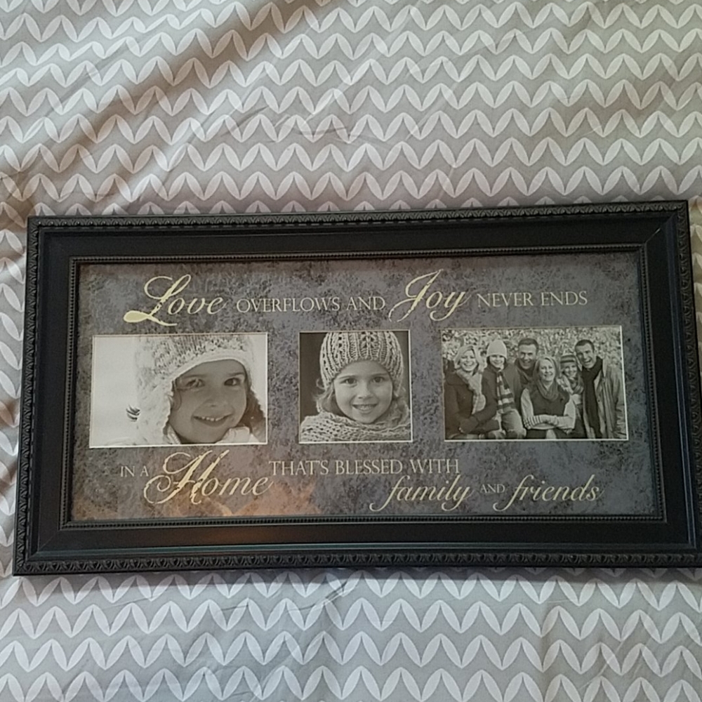 *NEW* Picture Frame - Picture 2 of 6